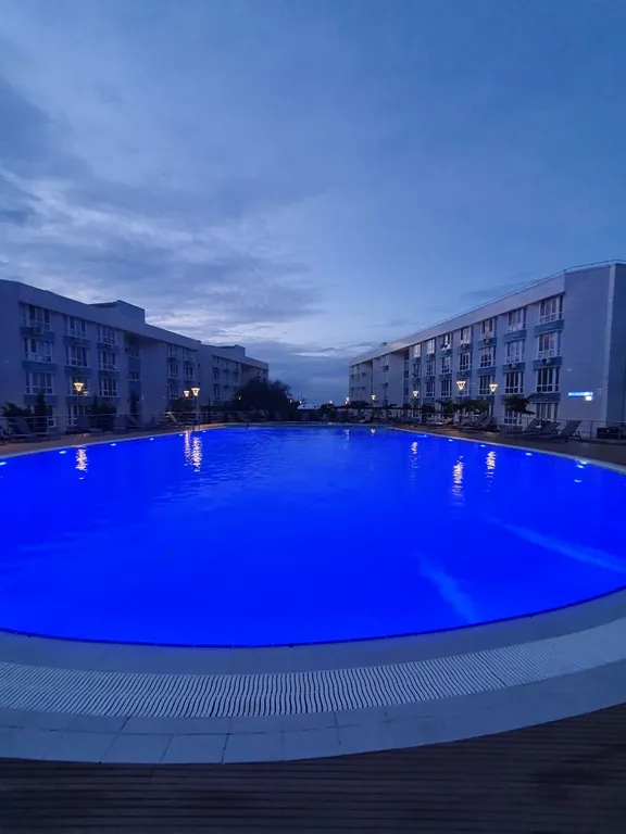 Квартира Видовые апартаменты на берегу моря с видом на море с бассейном — аренда посуточно в Севастополь