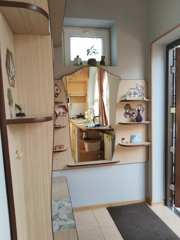 Уютная квартира на тихой зелёной улице с видом на горы