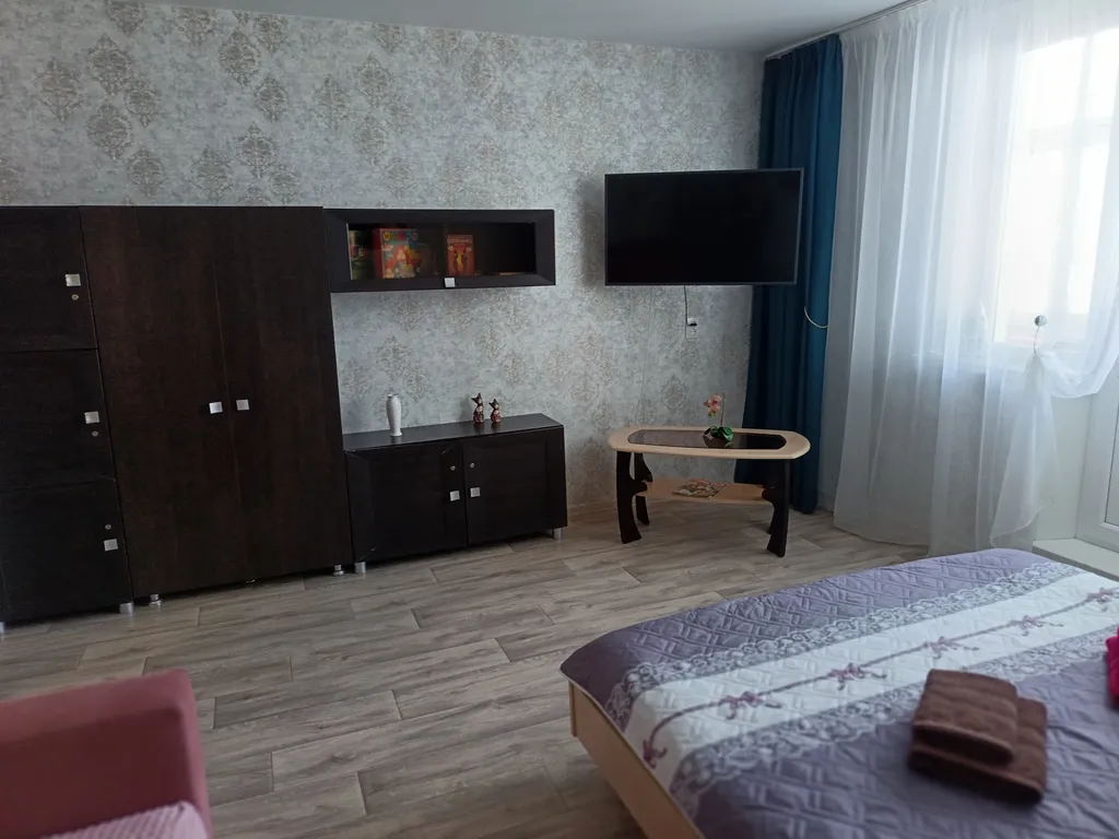 Большая, тёплая, уютная квартира с отдельной кухней в тихом районе