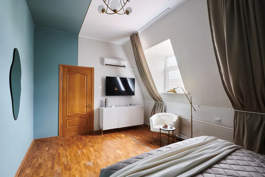 Двухуровневая с мансардой у Патриарших Прудов