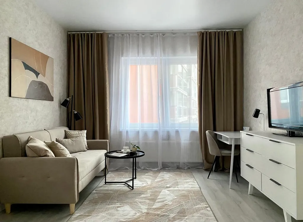 Трехкомнатная квартира Mocha Mousse недалеко от вокзала