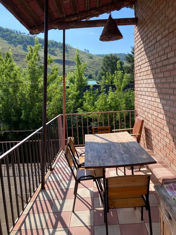 Комната с балконом