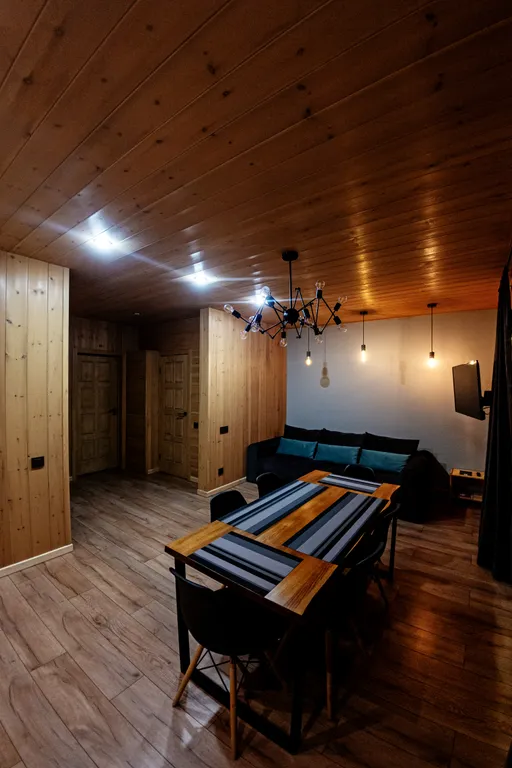 Шале с бассейном и джакузи под открытым небом