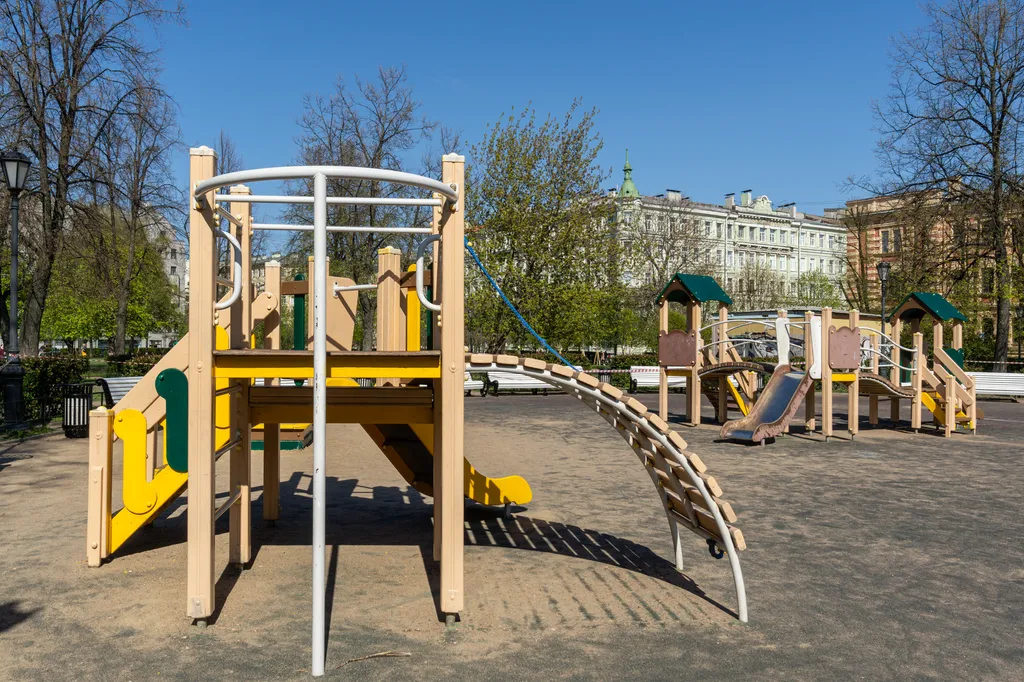 Четырехкомнатная квартира с бaлкoнoм в цeнтрe