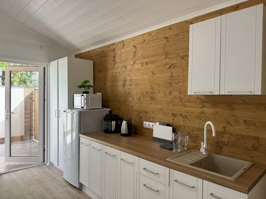 Коттедж Коттедж Деревянный Барнхаус с террасой и парковкой - 7 минут до моря — Геленджик