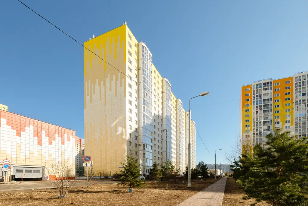 Транспорт и кафе в двух минутах ходьбы