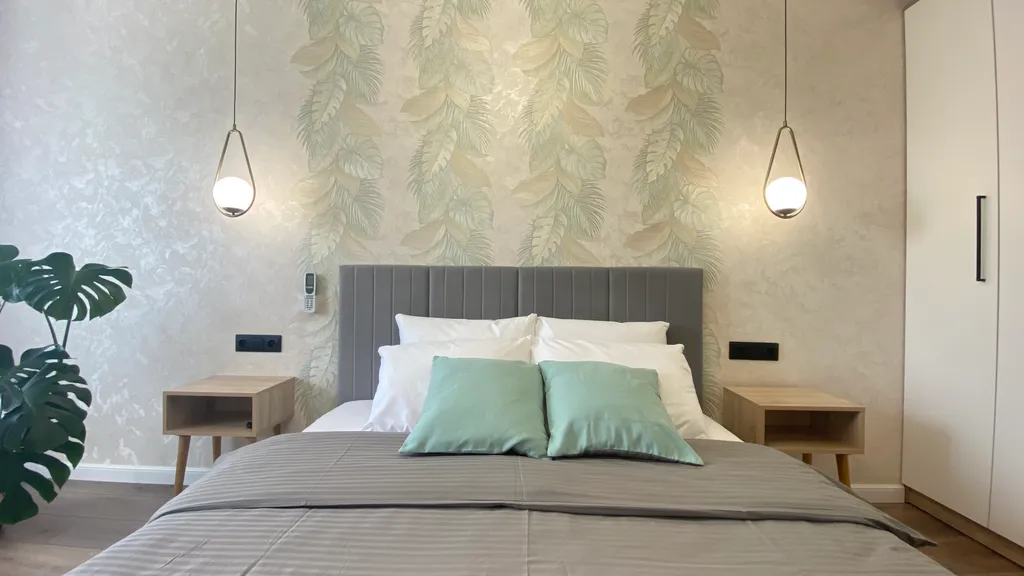 Красивая трех-комнатная квартира с дизайнерским ремонтом