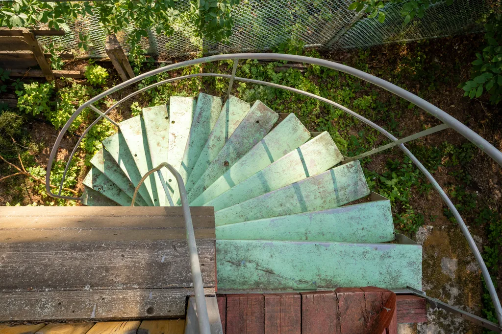 Дом 4 в  лесу у реки