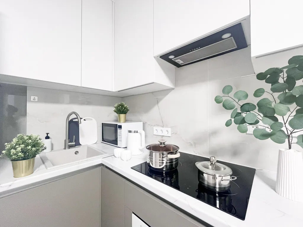 Прекрасная студия с лоджией