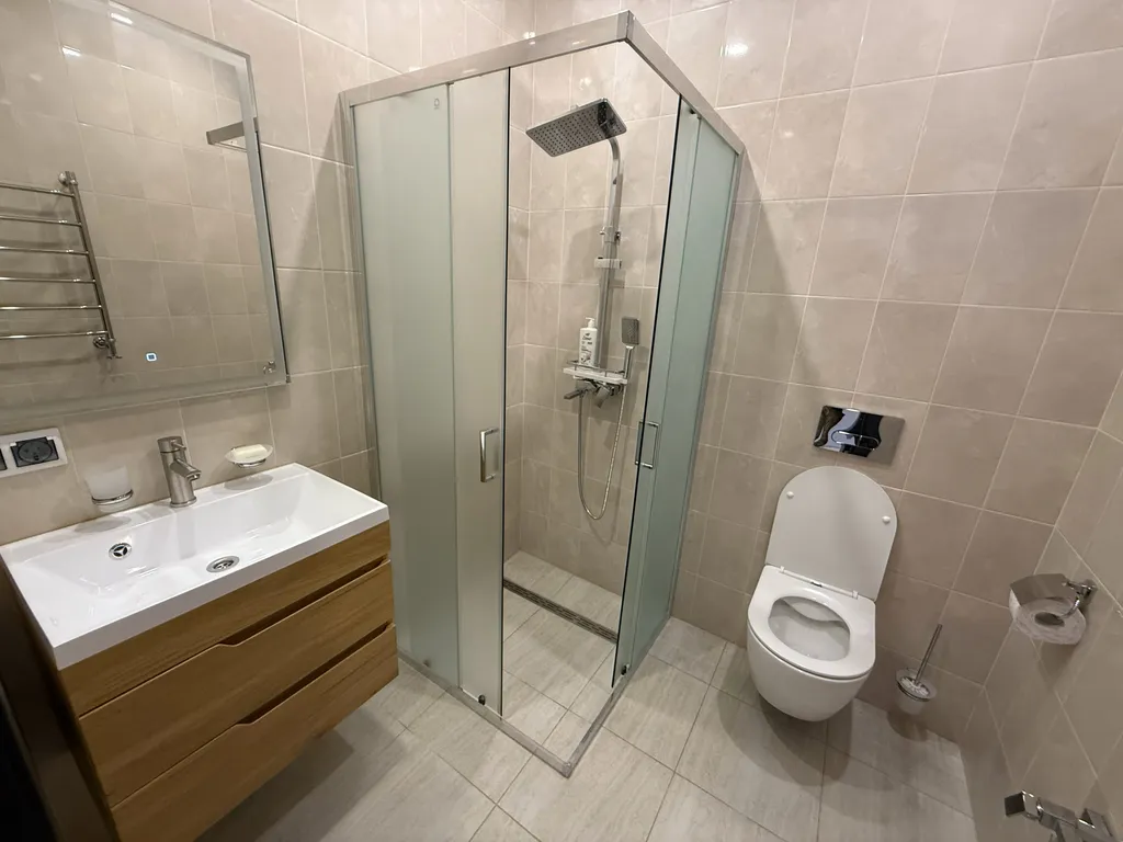 Дом с бассейном и 6 спальнями