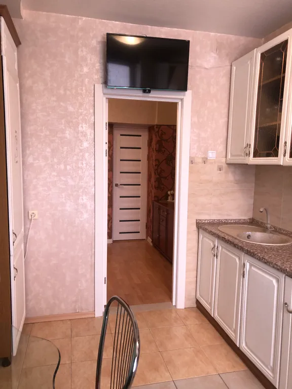 Уютная двушка в хорошем доме возле ЦУМа, рядом с Новогодней Елкой