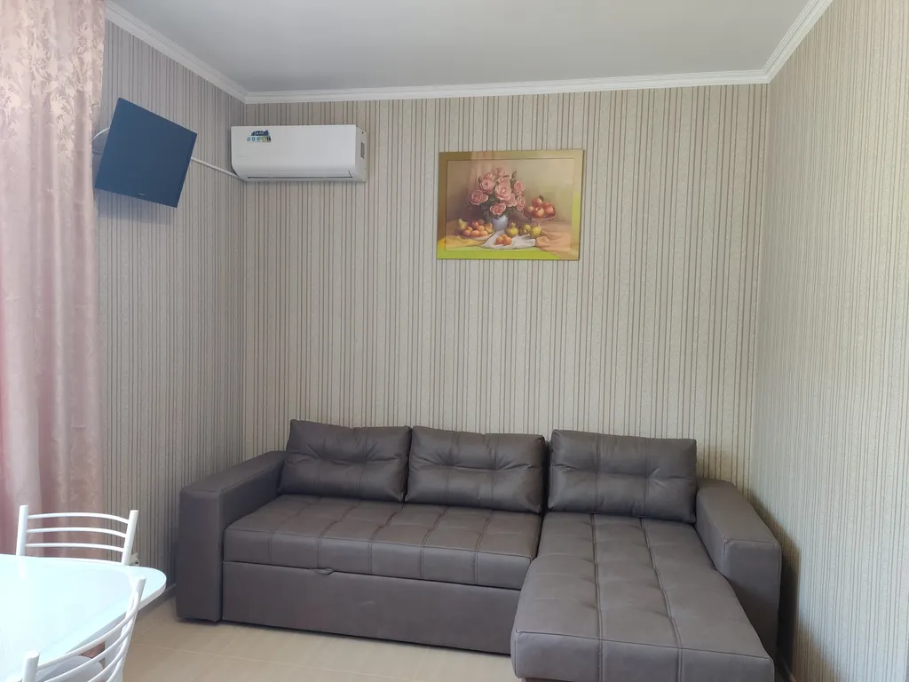 Дом со своим двором и парковкой