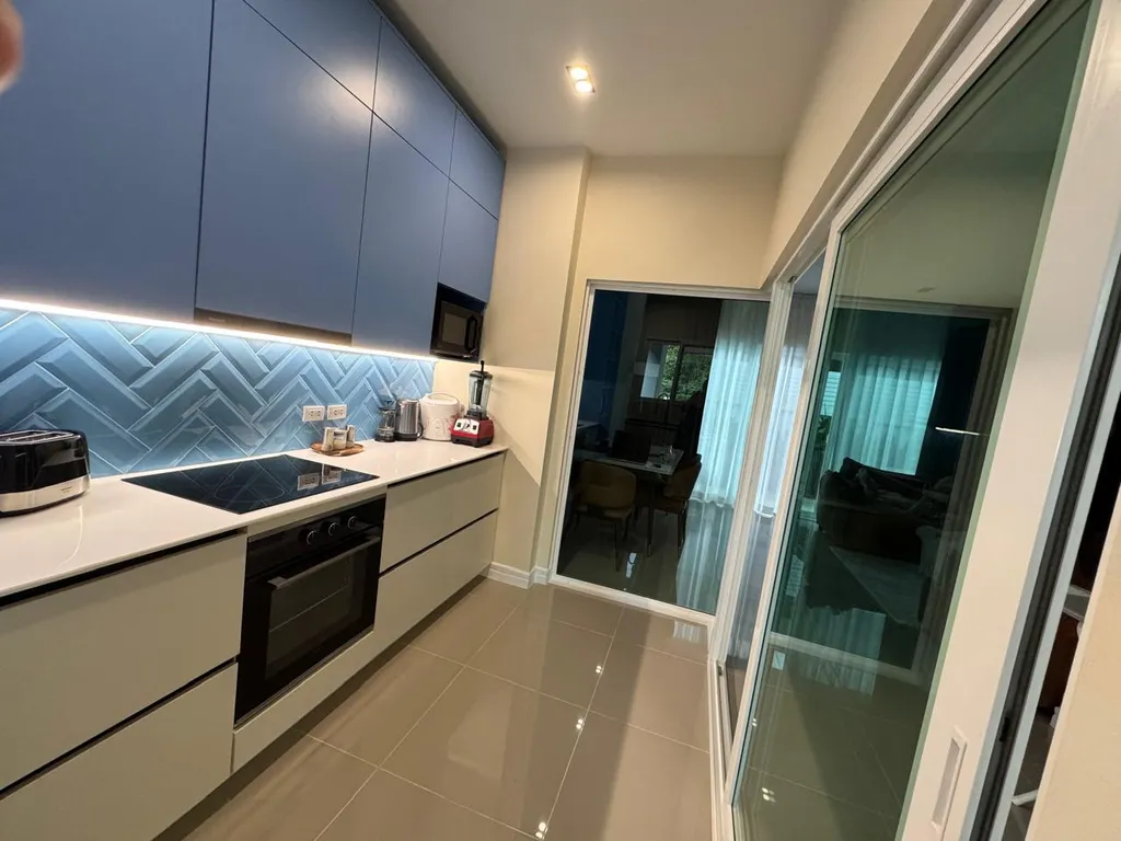 SvoyLux солнечный остров в океане