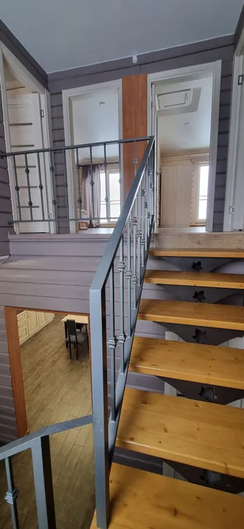 Дом по соседству с вотчиной Деда мороза