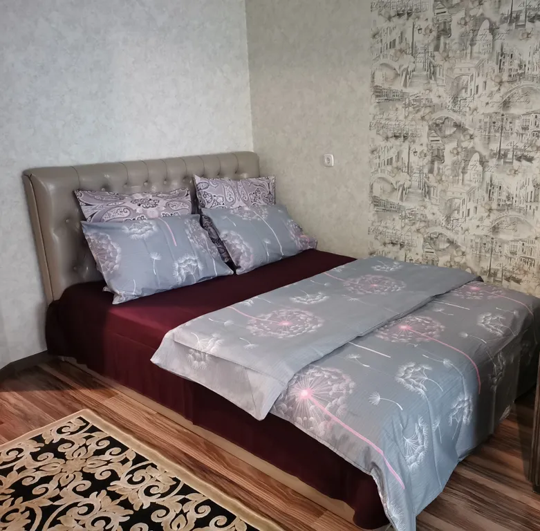 Центр города, уютная квартира в новом доме, лифт, парковочное место.