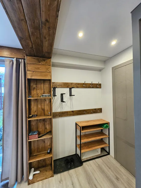 Новая 2-комнатная в центре с отдельной спальней и входом