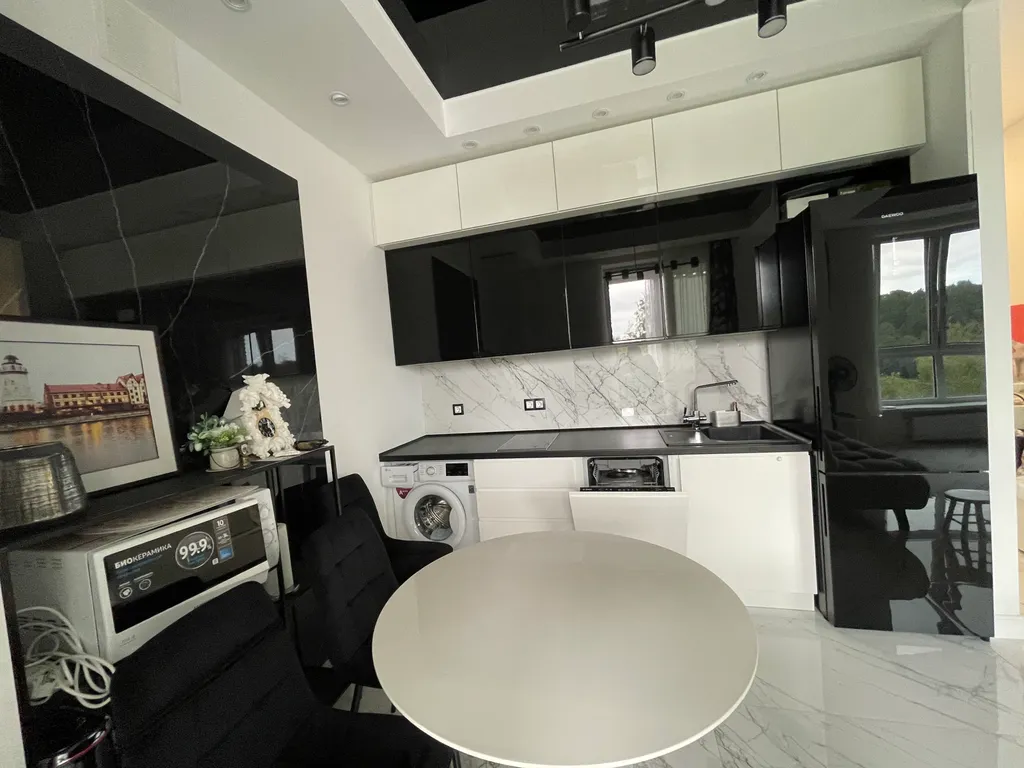 Уютная квартира с видом на озеро и сосновый лес