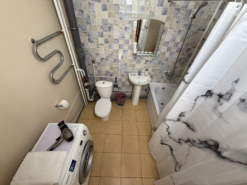 "В Гости!" на Запорожской 57 (2к квартира рядом с БЦ "Сити")