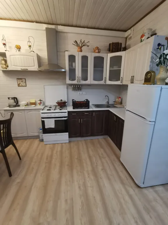 Дом с беседкой