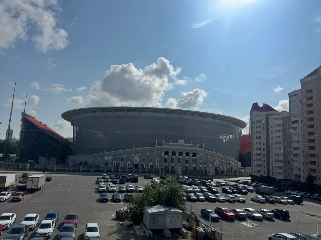 Уникальная студия с видом на стадион, арт-декором и PlayStation