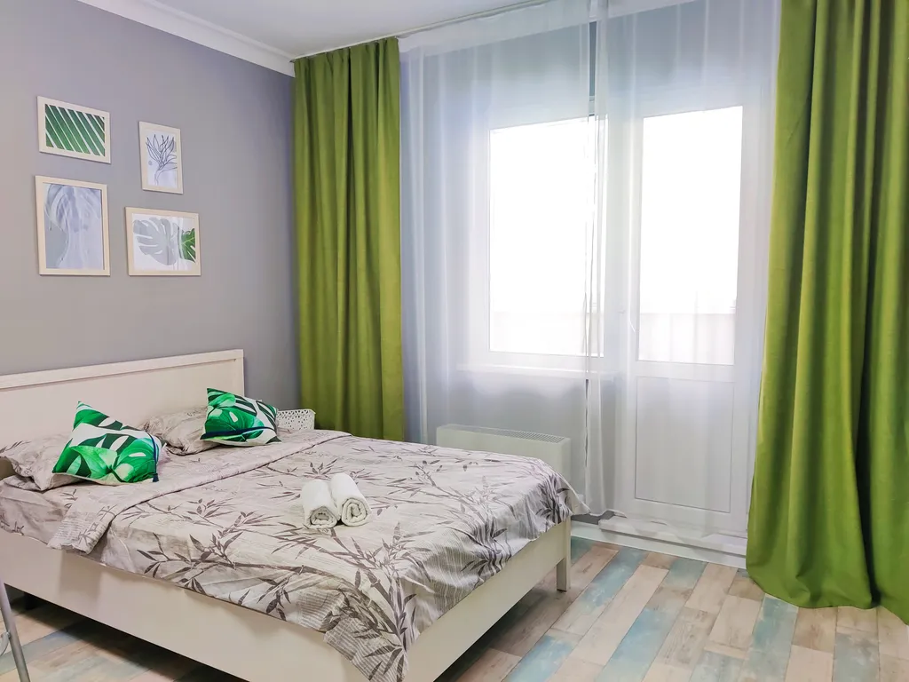 Красивая квартира-студия недалеко от ТРЦ Аура — аренда посуточно в Сургут