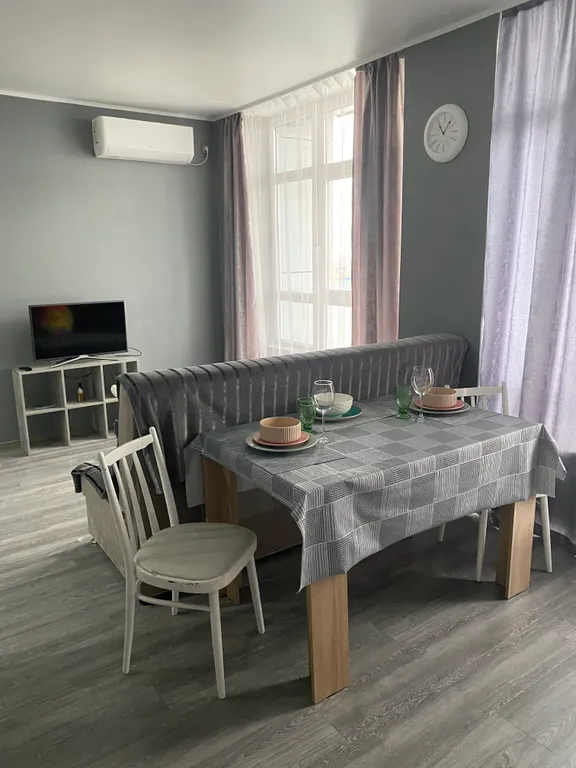 Уютная квартира-студия в центре города с видом на Волгу