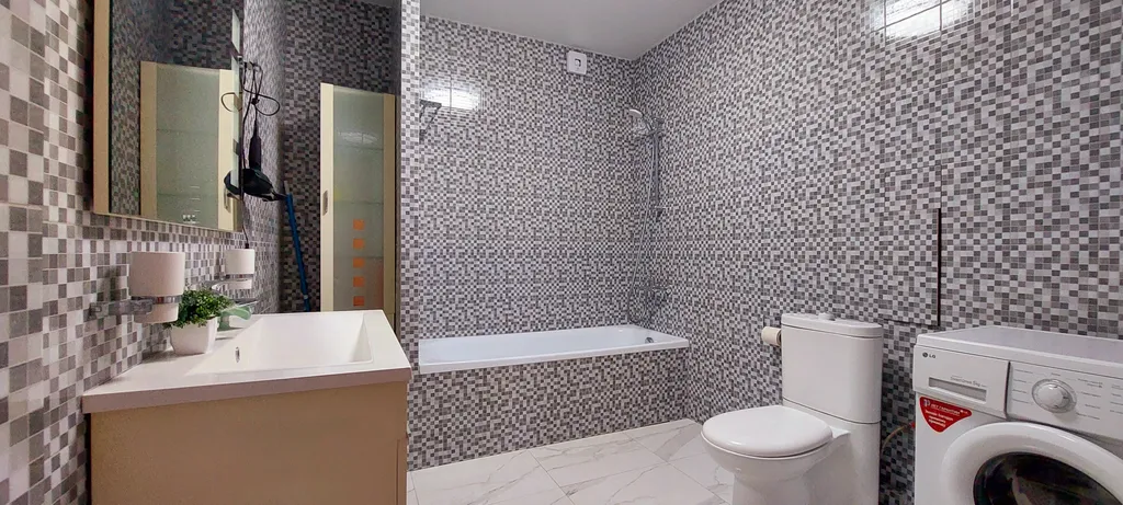 Большая уютная 2-комнатная квартира в тихом центре с 2мя балконами