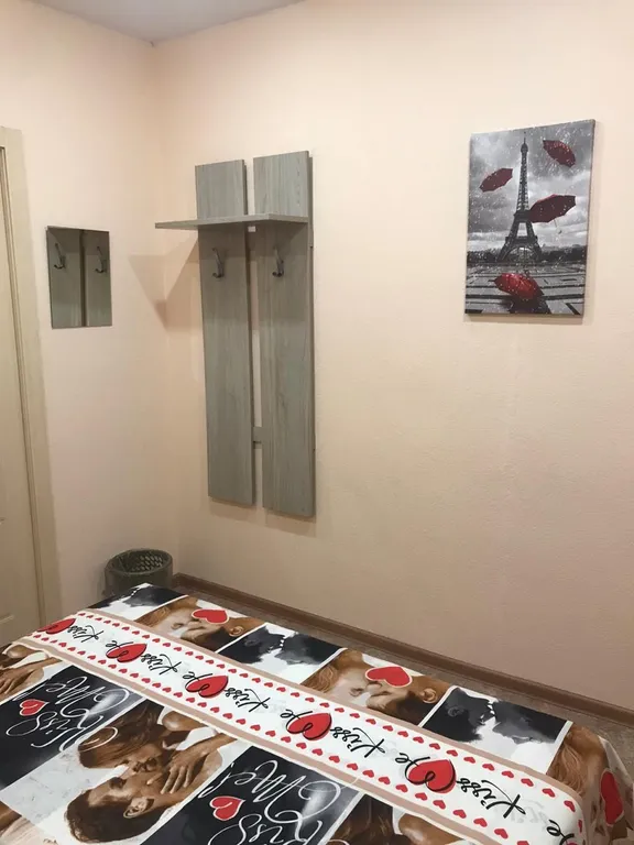 Уютная комната с двуспальной кроватью