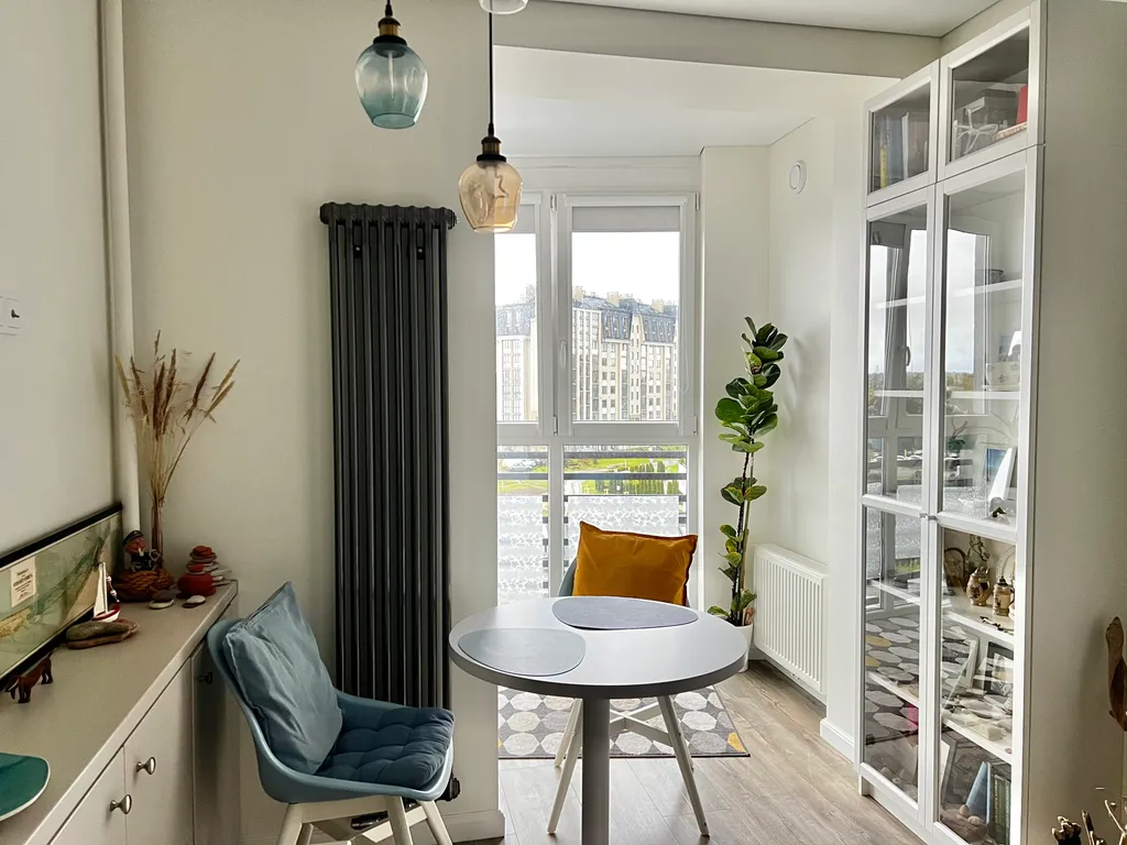 Современная уютная квартира около моря