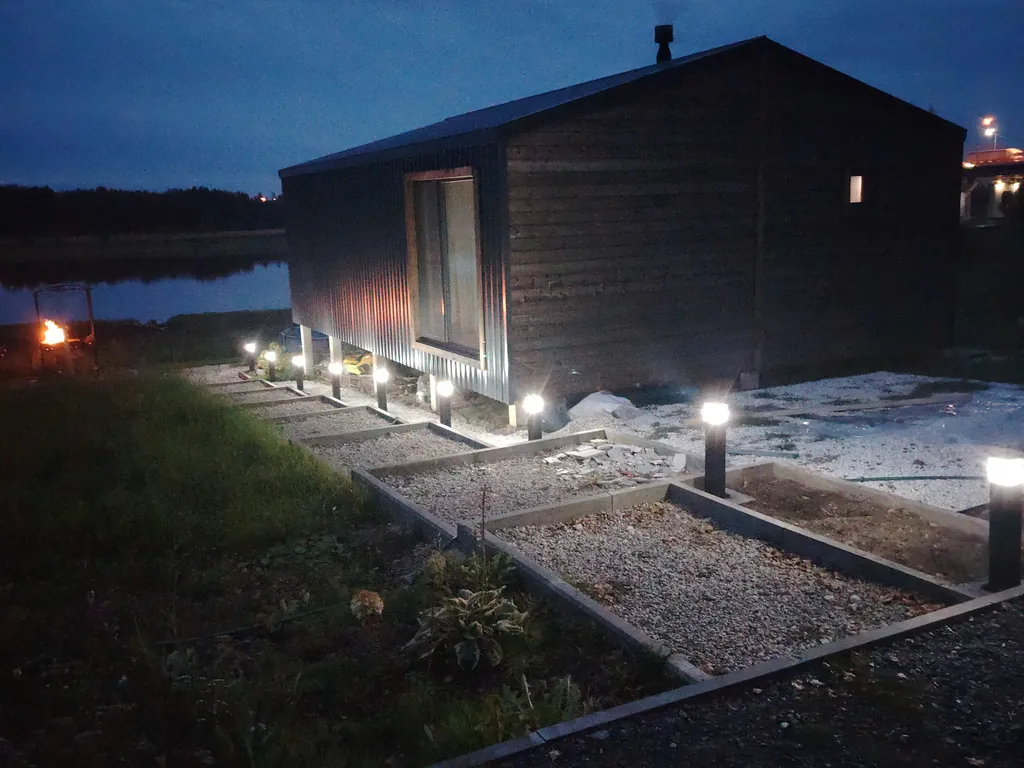 Уютный дом с баней и бассейном на берегу реки Волхов