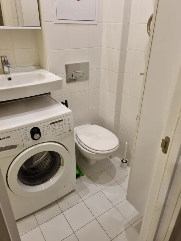 Студия с видом на город