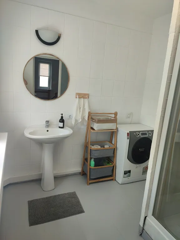 Дом с камином, красивой беседкой  большой территорией недалеко от моря