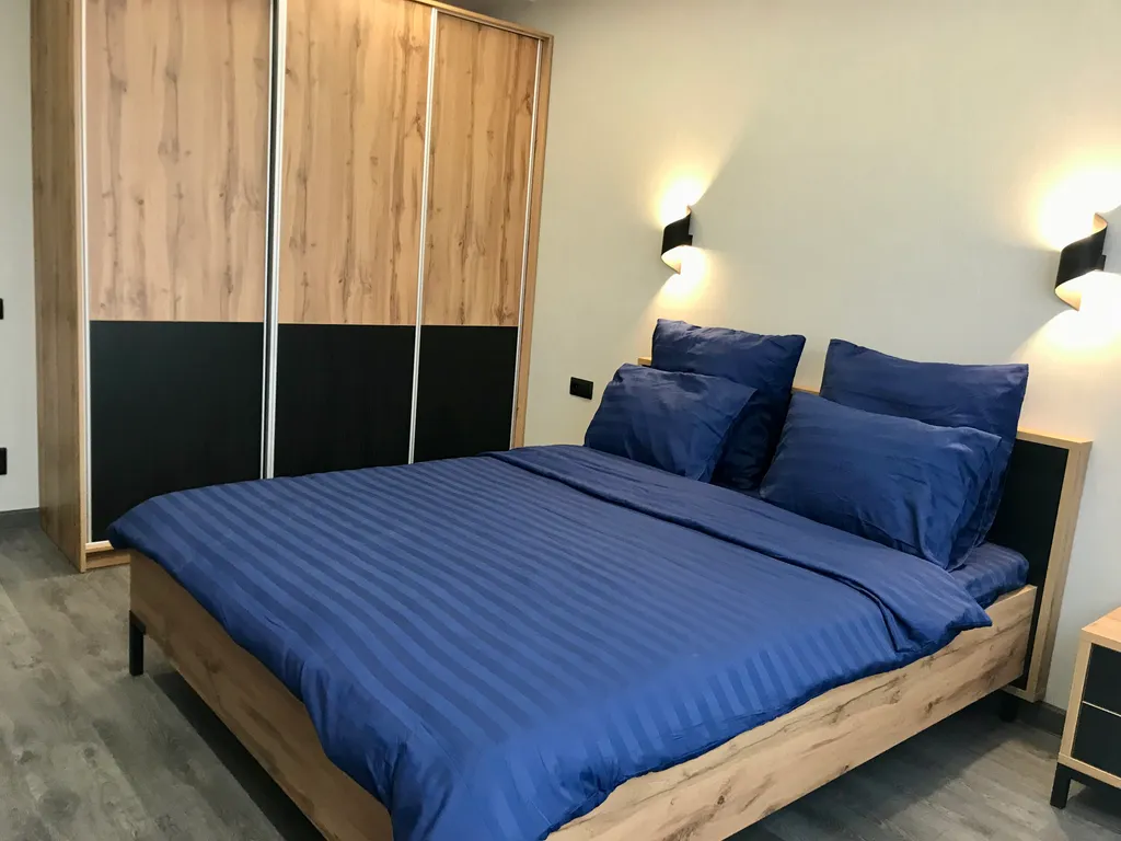 Евродвушка бизнес-класса с красивым видом на поля и шоссе