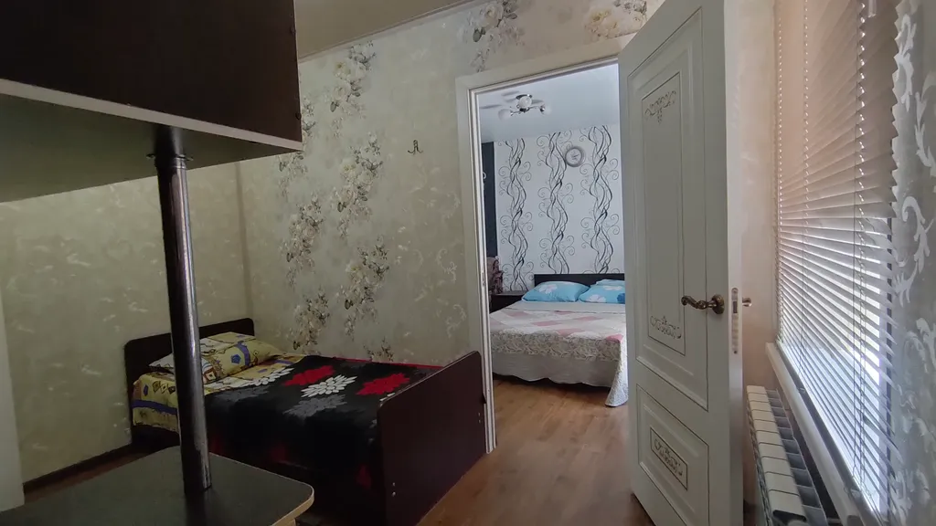 Коттедж Семейный домик с отдельным входом — Кучугуры