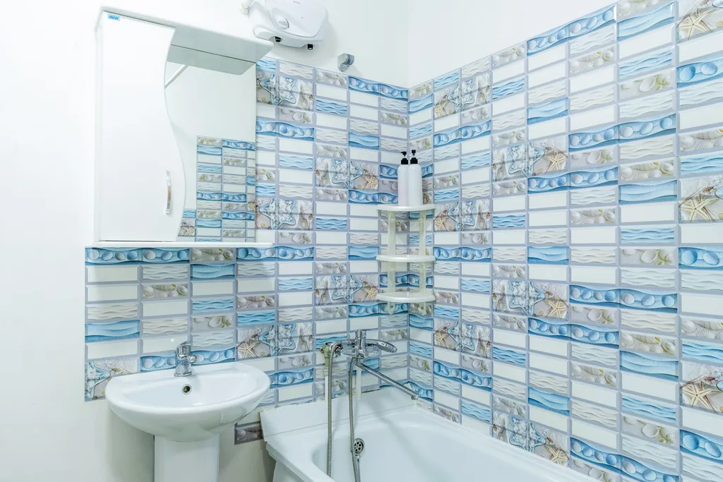 Яркая студия у озера