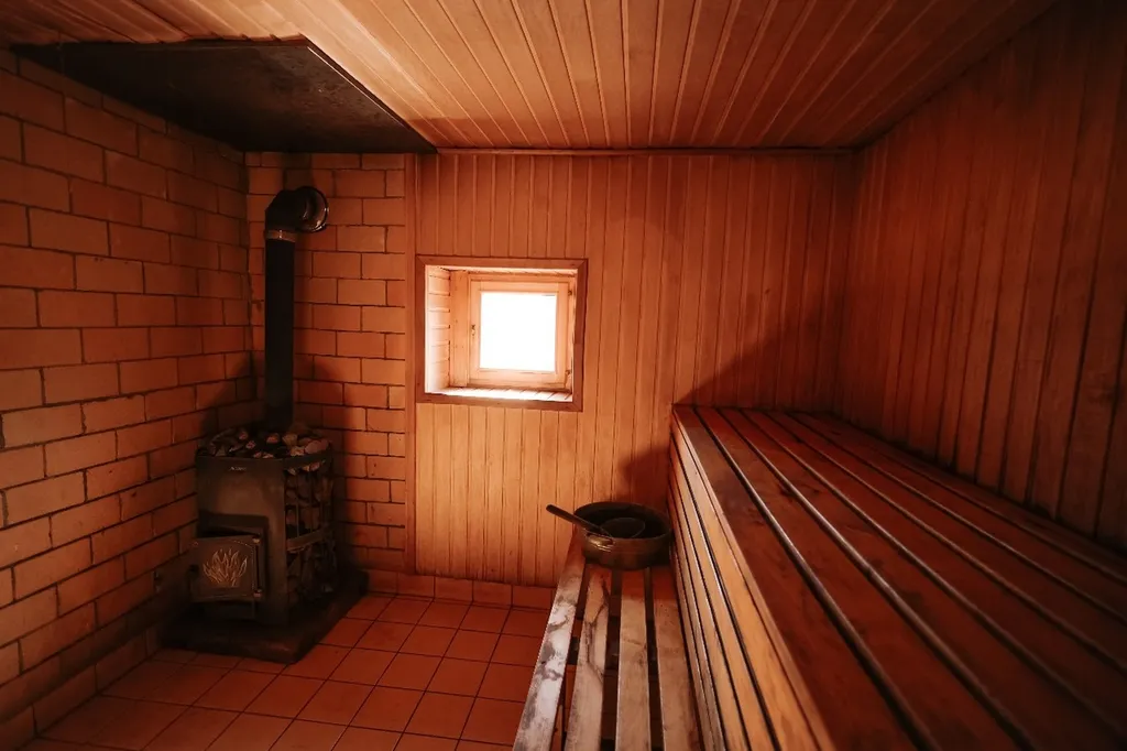 Коттедж возле леса