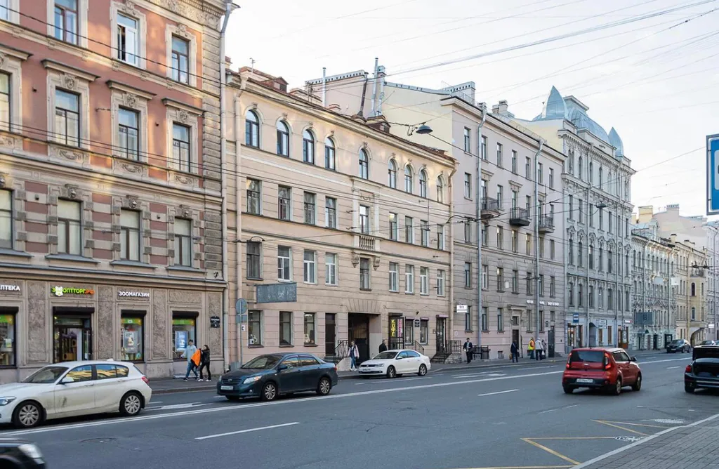 Евродвушка со своей парковкой в 20 минутах от Невского проспекта