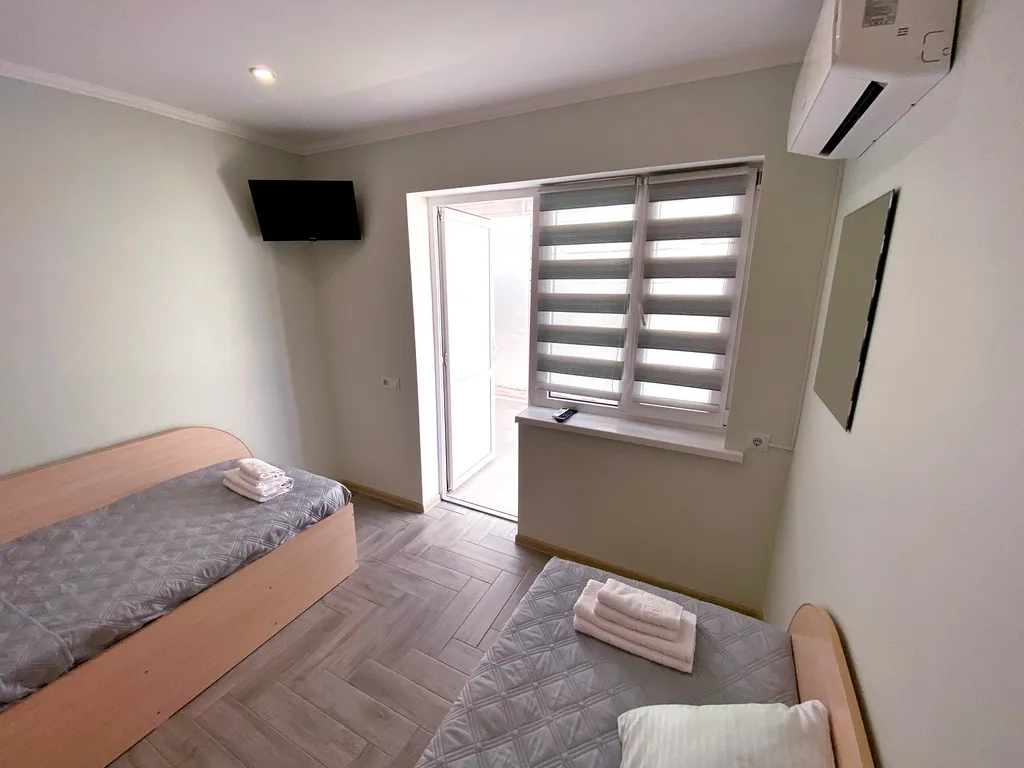 Коттедж Небольшой дом с двумя изолированными спальнями — Геленджик