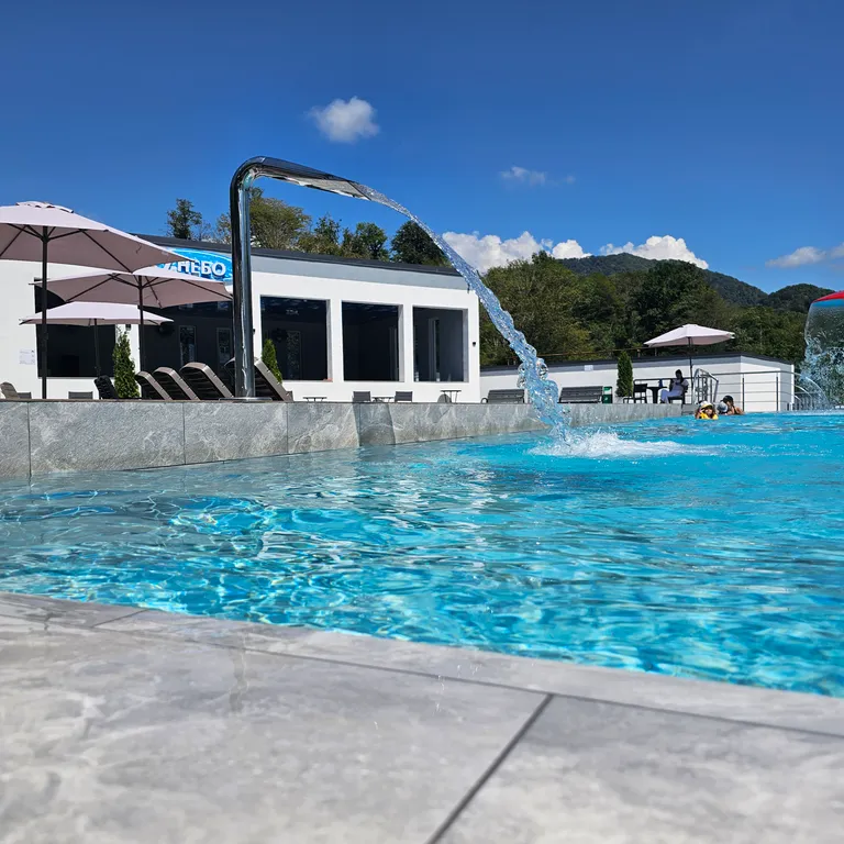 Студия с бассейном на территории