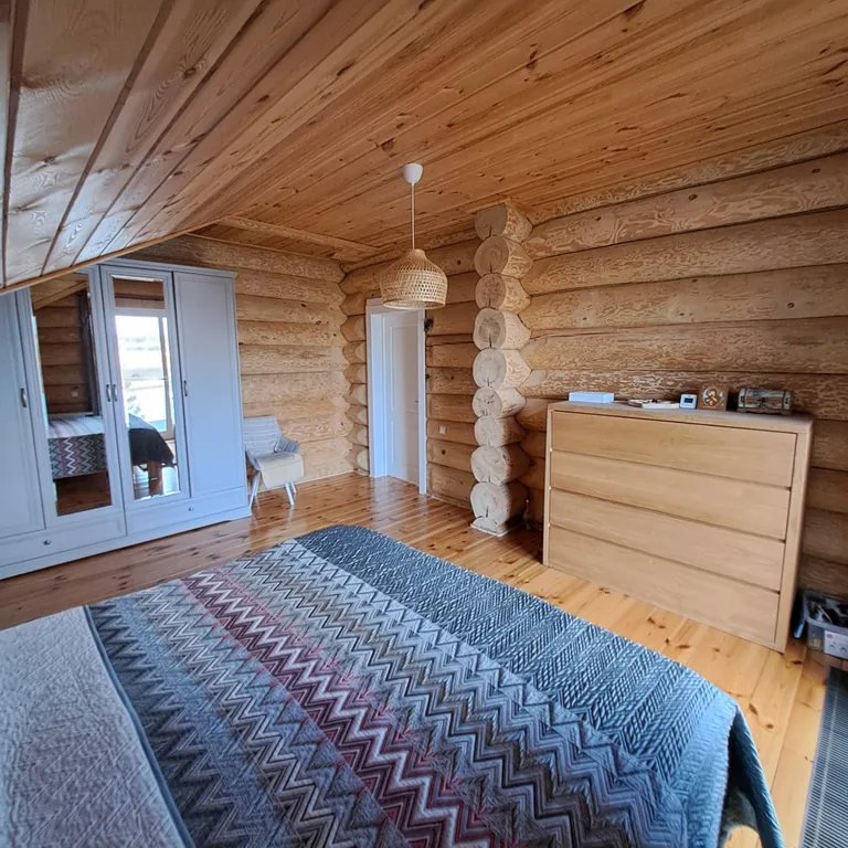 Уютный домик, на опушке леса, с видом на озера