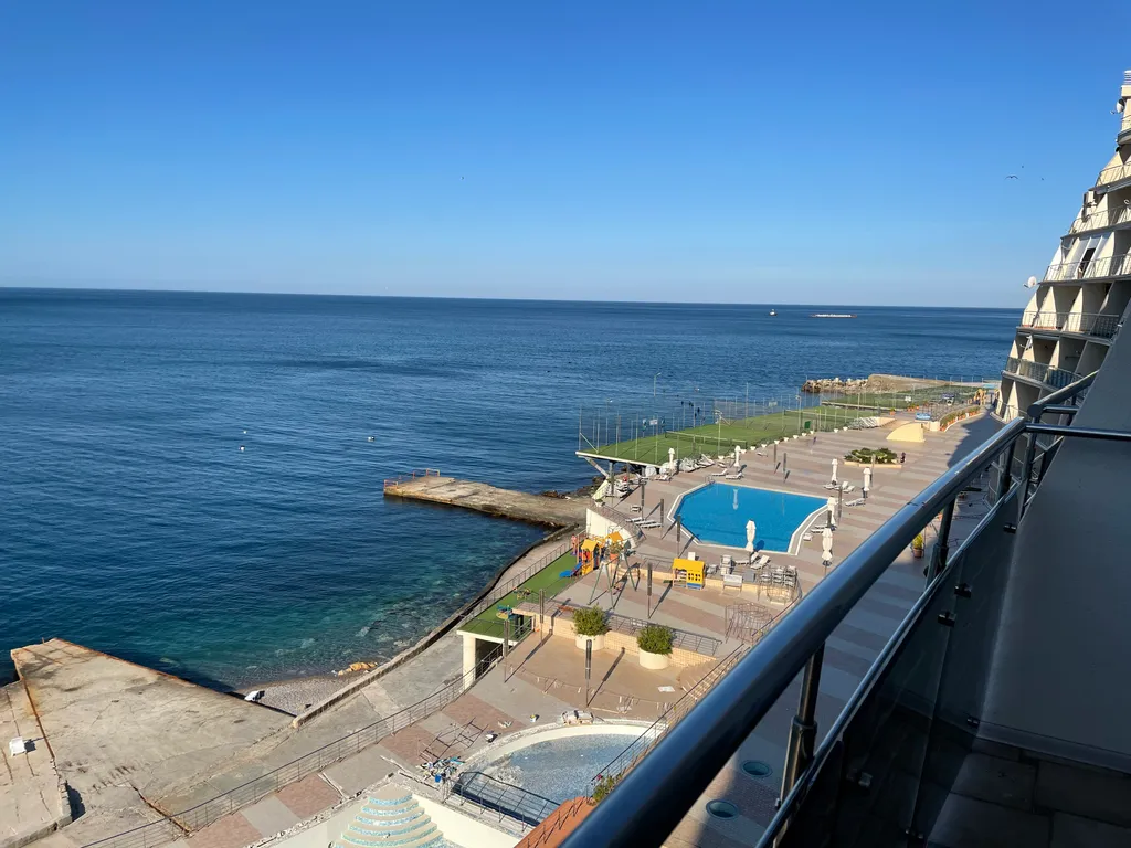 Апарт в Ласпи с террасой, 3 спальни, кухня, у самого моря, для 4-5 человек