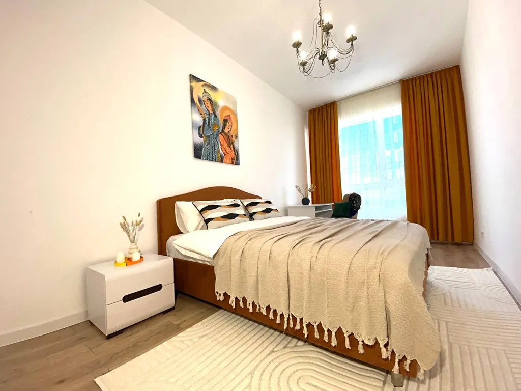 Атмосферная евродвушка, сияние в центре города