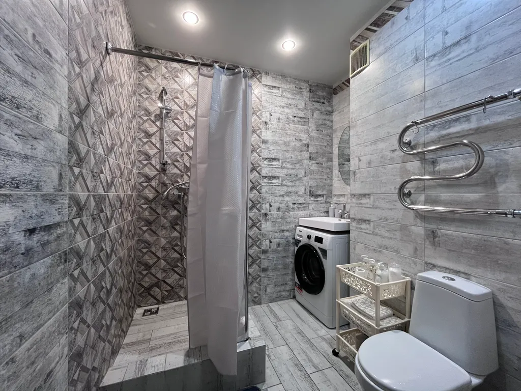 Апартамент с балконом возле аэропорта