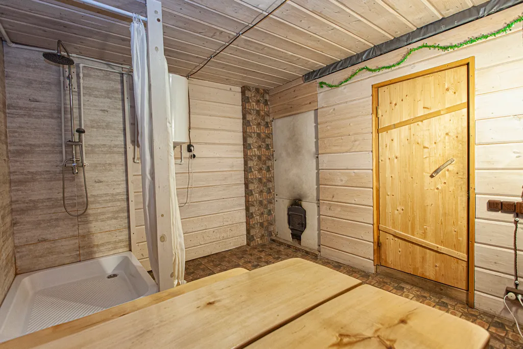 Коттедж Большой дом с террасой, баней на дровах и чаном в лесу на берегу реки — Старово