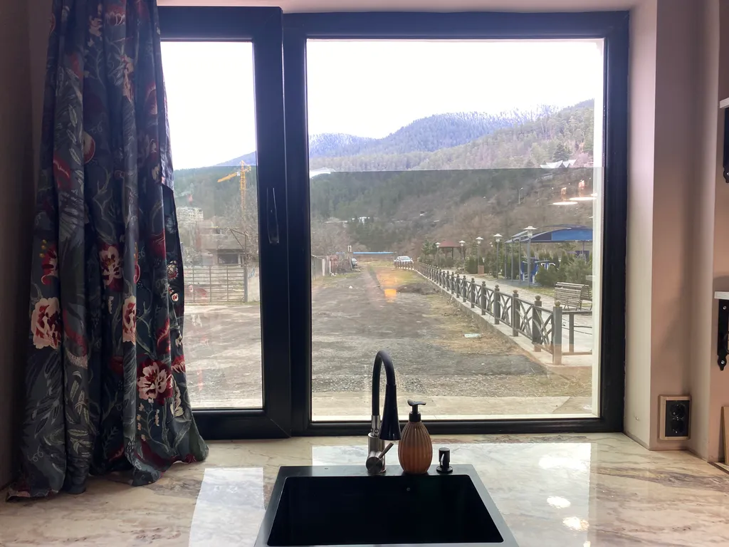 Студия у парка на 1 этаже с отдельным входом со стороны улицы