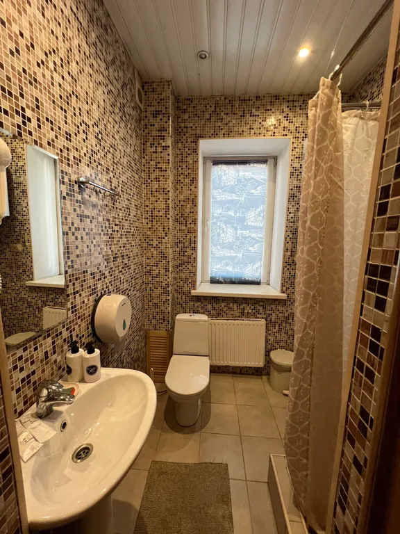 Большая студия с парковкой и местом для отдыха на территории