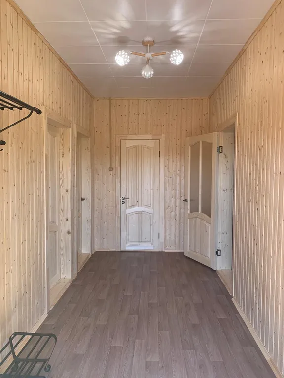 Коттедж с большой террасой на берегу Селигера