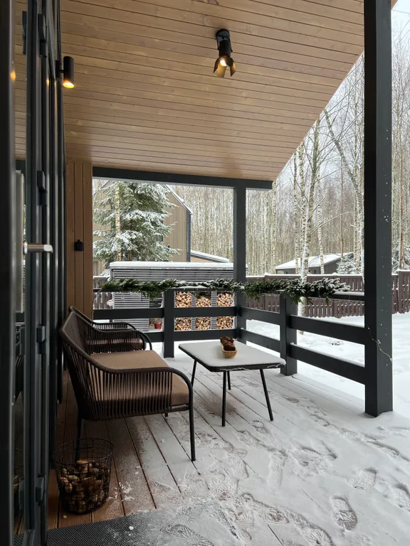 С сауной и камином одноэтажный барн в березовой роще