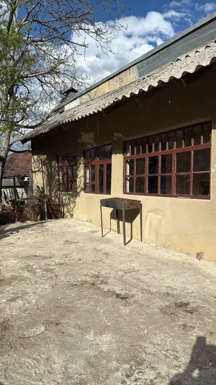 Коттедж Двухэтажный дом в общем дворе — Кисловодск