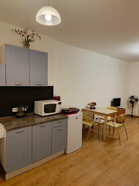 Видовая квартира-студия на самом берегу Невы